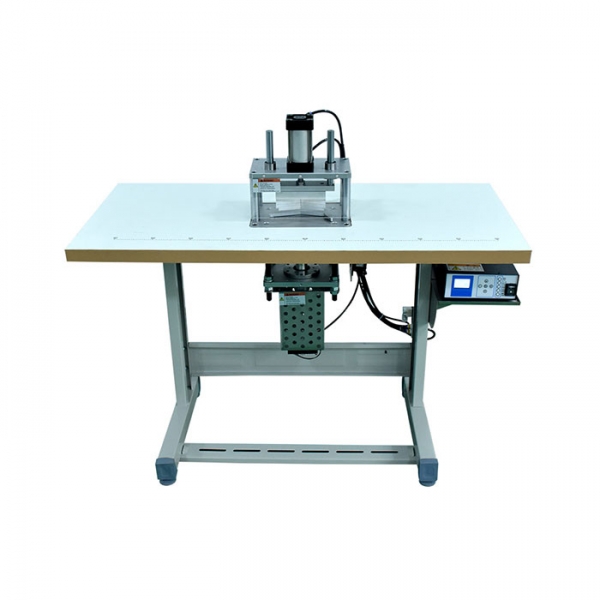 Ultrasonic sealing machine